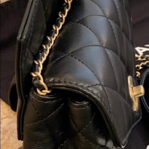 CHANEL calfskin waist body bag with gold chain - Picture 4 of 9